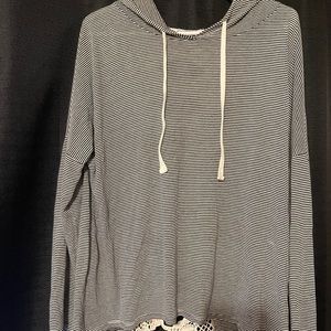 Long sleeve BKE back lace shirt